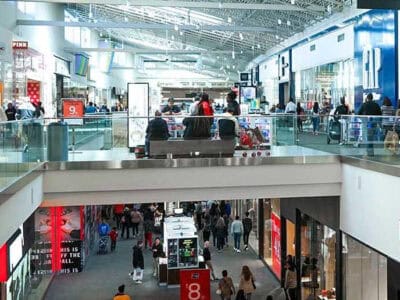 Tour a Jersey Garden Outlet alt="Alrededor de 200 tiendas te esperan para comprar en uno de los outles mas completo de la Costa Este recorre y compra en nuestro tour".